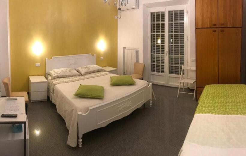 חדר משפחתי, Oak Tree 114 Bnb