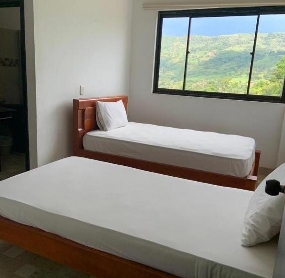 غرفة قياسية ثلاثية, Hacienda Guane Urbano