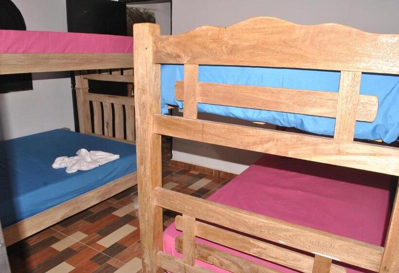اتاق استاندارد چهار تخته, Hostal Castillo Del Mar   Hostel