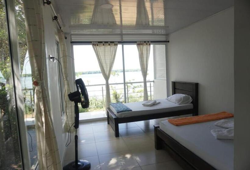 디럭스 트리플 룸, La Manigua Hostal