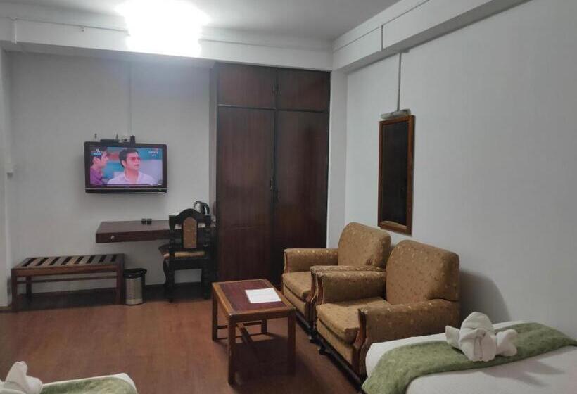 Трехместный Номер Классика, Oyo 82633 Denzong Regency