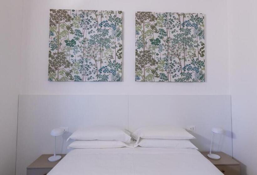 标准间带漩涡浴缸, Riflessi Acireale Palace Suites