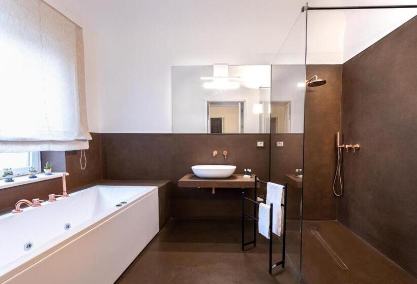 标准间带漩涡浴缸, Riflessi Acireale Palace Suites