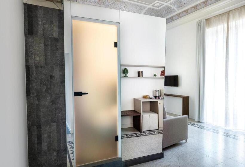 家庭间, Riflessi Acireale Palace Suites