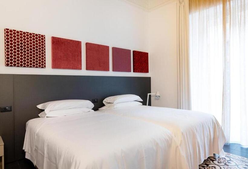 带大床的高级房间, Riflessi Acireale Palace Suites