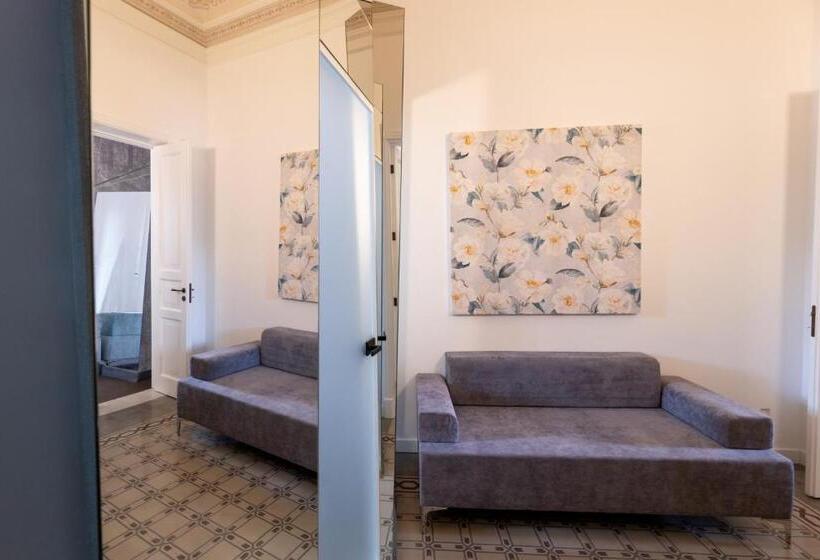 Трехместный Номер Стандарт с Балконом, Riflessi Acireale Palace Suites