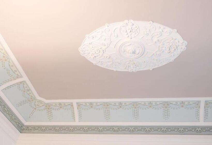 带阳台的三人标准间, Riflessi Acireale Palace Suites