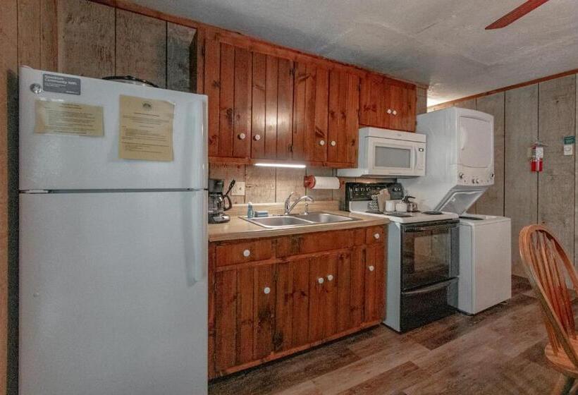 جناح عائلي, Swiss Mountain Village