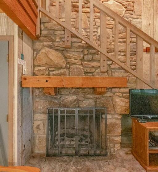 جناح جونيور عائلى, Swiss Mountain Village