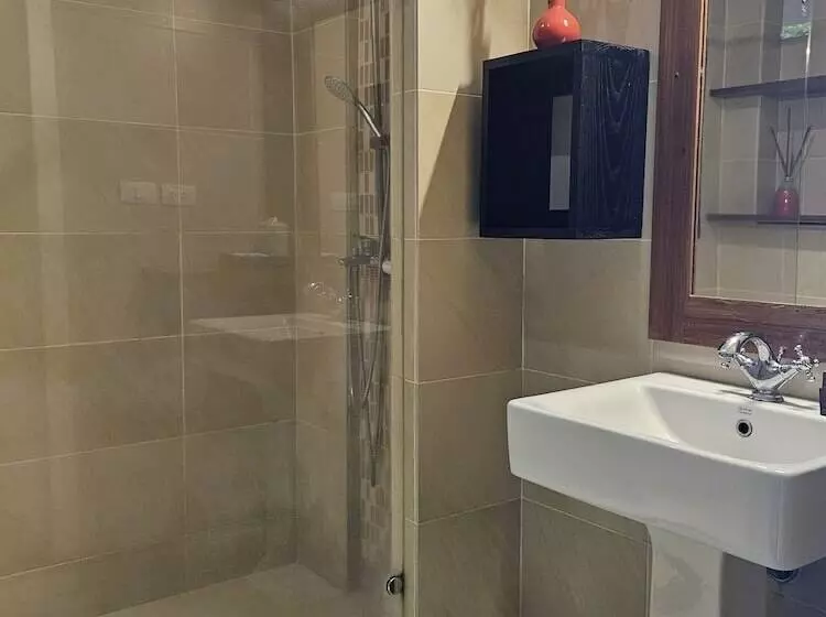 اتاق لوکس با چشم‌انداز دریا, Cinnamon Beach Villas