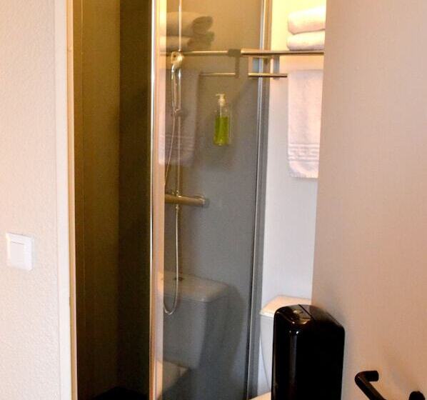 חדר סטנדרט לשלושה, Brit Hotel Essentiel Tours Nord