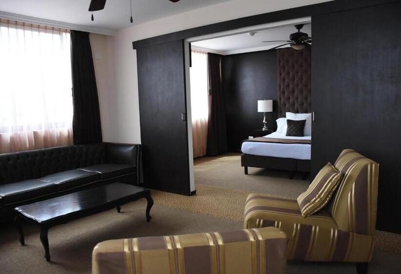 クラシックスイート, Clara Luna