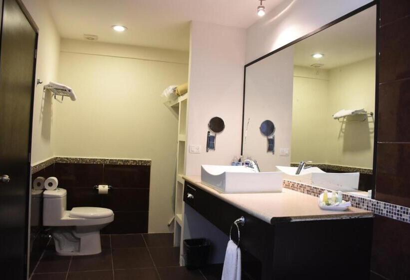 クラシックスイート, Clara Luna