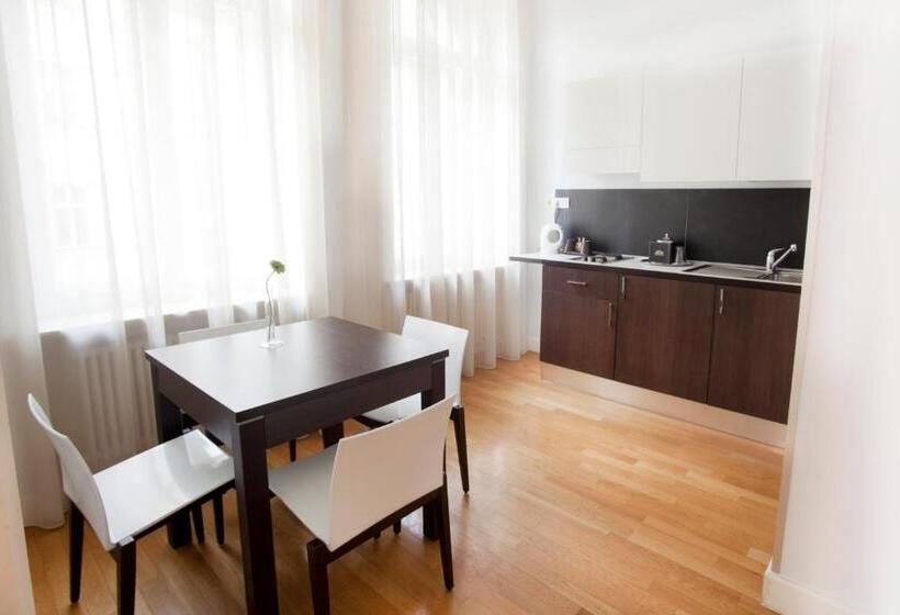 سوییت جونیور, Deminka Palace