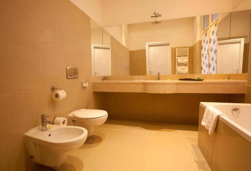 سوییت جونیور, Deminka Palace