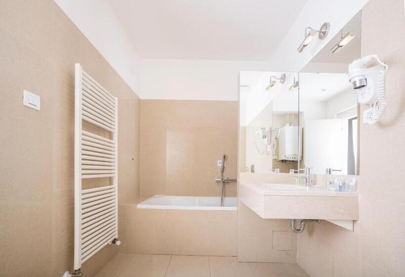 سوییت جونیور, Deminka Palace