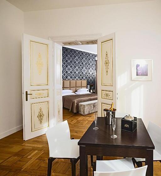 سوئیت رویال, Deminka Palace