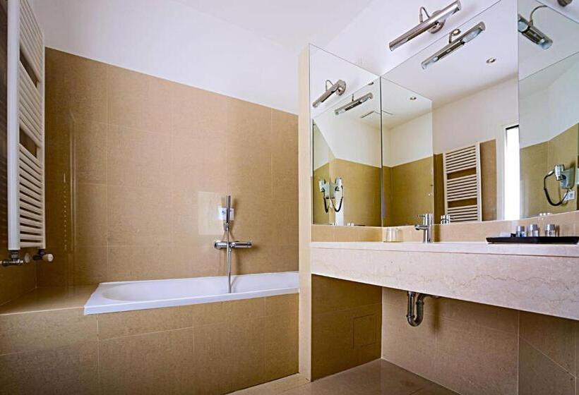 اتاق استاندارد, Deminka Palace