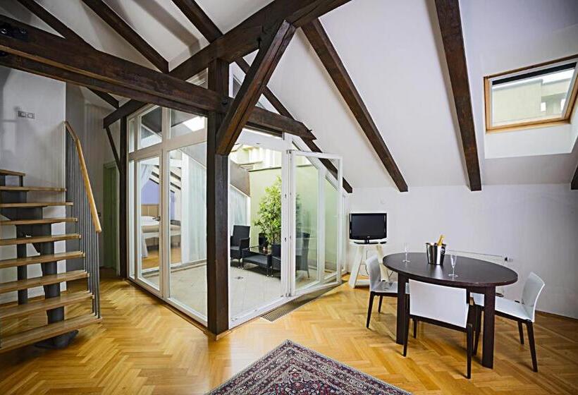 اتاق استاندارد, Deminka Palace