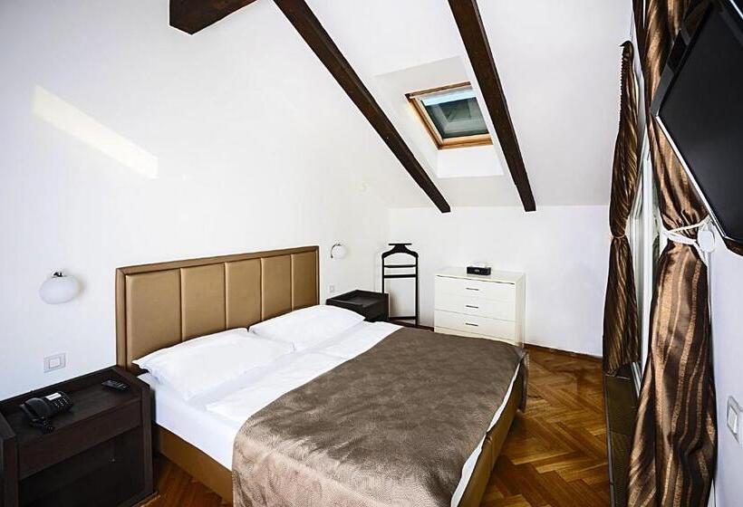 اتاق استاندارد, Deminka Palace