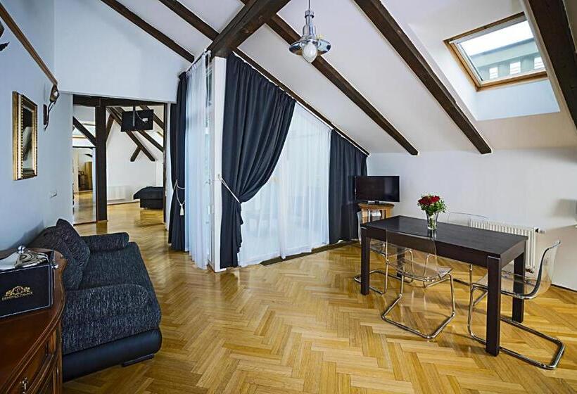 اتاق استاندارد, Deminka Palace