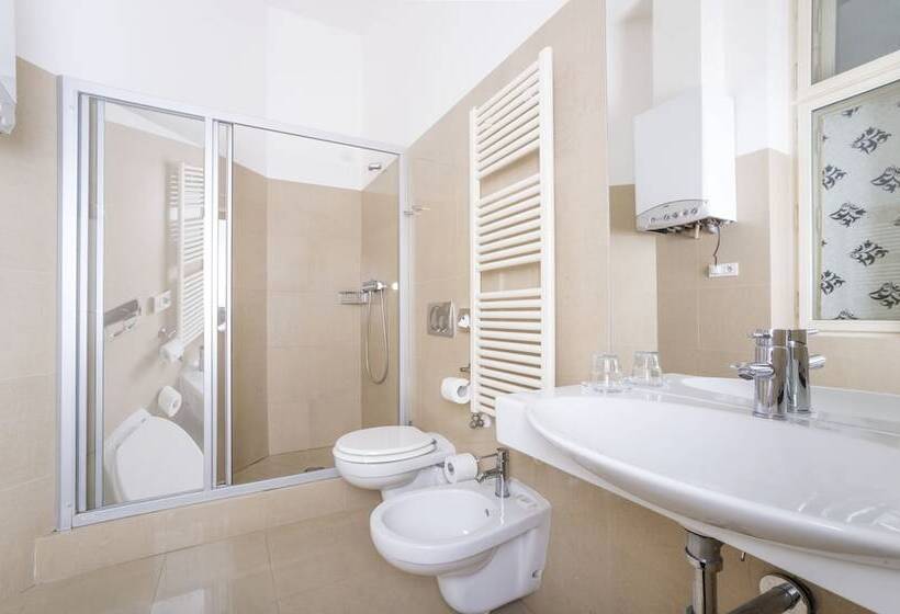 اتاق سوپریور, Deminka Palace