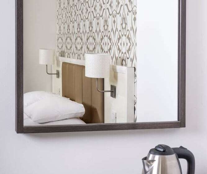 سوییت جونیور, Deminka Palace