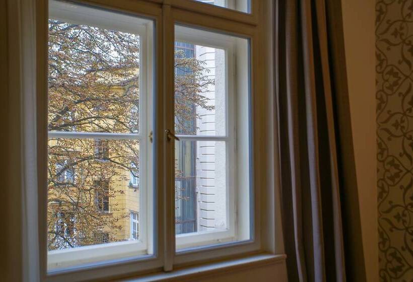 اتاق استاندارد, Deminka Palace