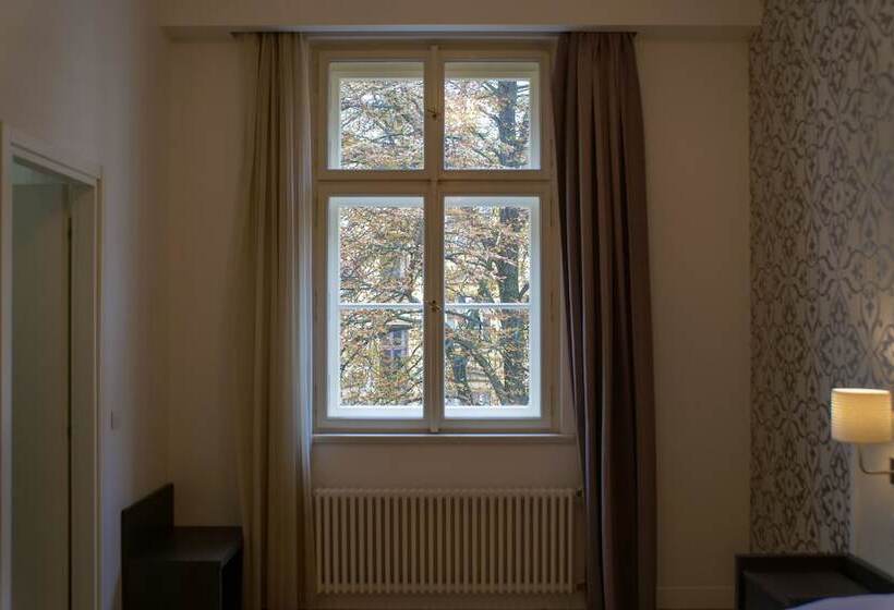 اتاق استاندارد, Deminka Palace