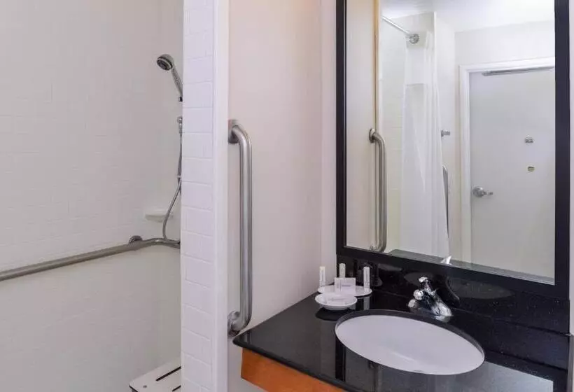 اتاق استاندارد با تخت بزرگ برای معلولان, Fairfield Inn & Suites Santa Maria
