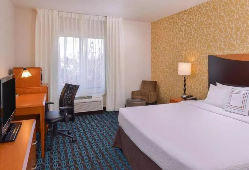 اتاق استاندارد با تخت بزرگ برای معلولان, Fairfield Inn & Suites Santa Maria
