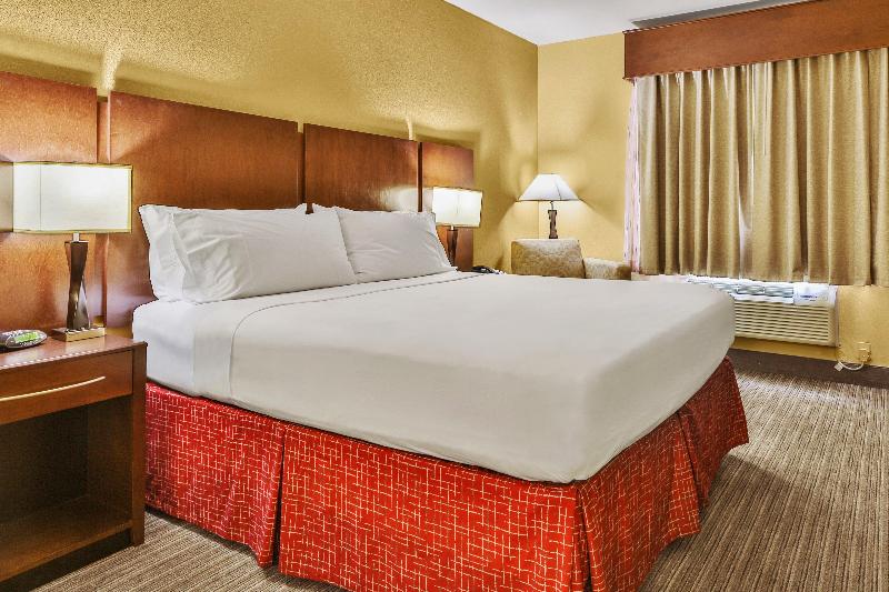 带大床的标准间, Holiday Inn Express & Suites Houston South   Near Pearland, An Ihg