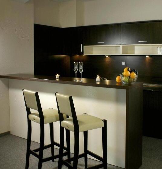 패밀리 룸, Kendros