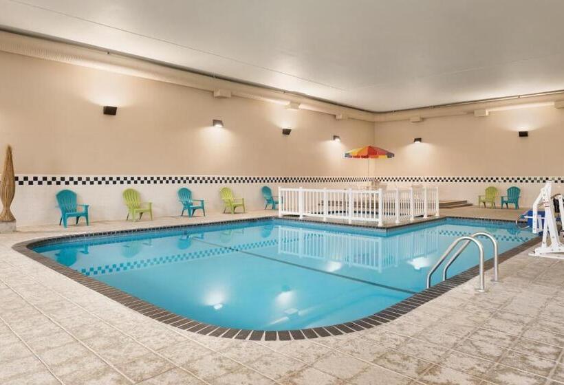 غرفة قياسية سرير كينج, Radisson Hotel Ames Conference Center At Isu