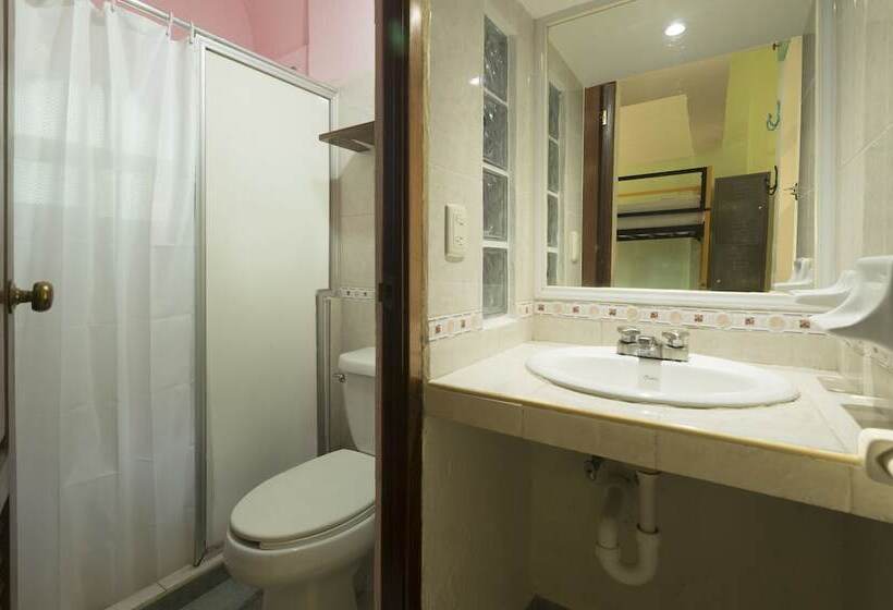 سرير فى غرفة مشتركه, Selina Cancun Downtown