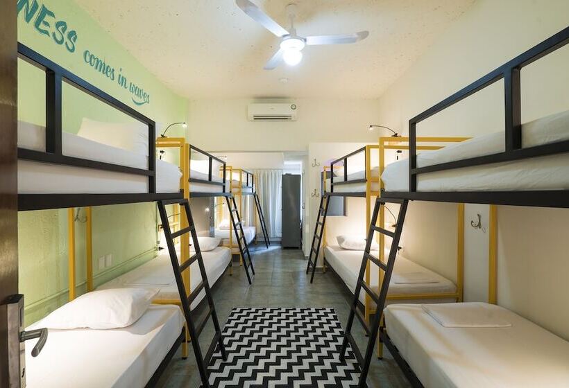 سرير فى غرفة مشتركه, Selina Cancun Downtown