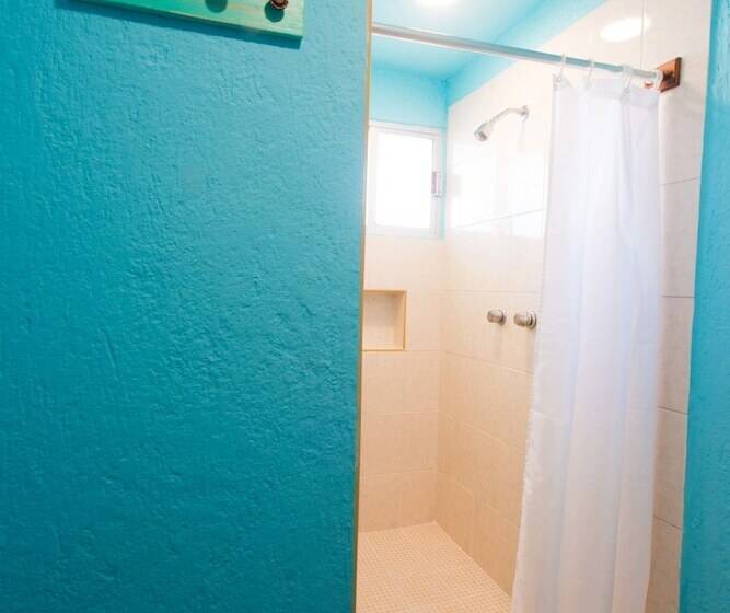 سرير فى غرفة مشتركه, Selina Cancun Downtown