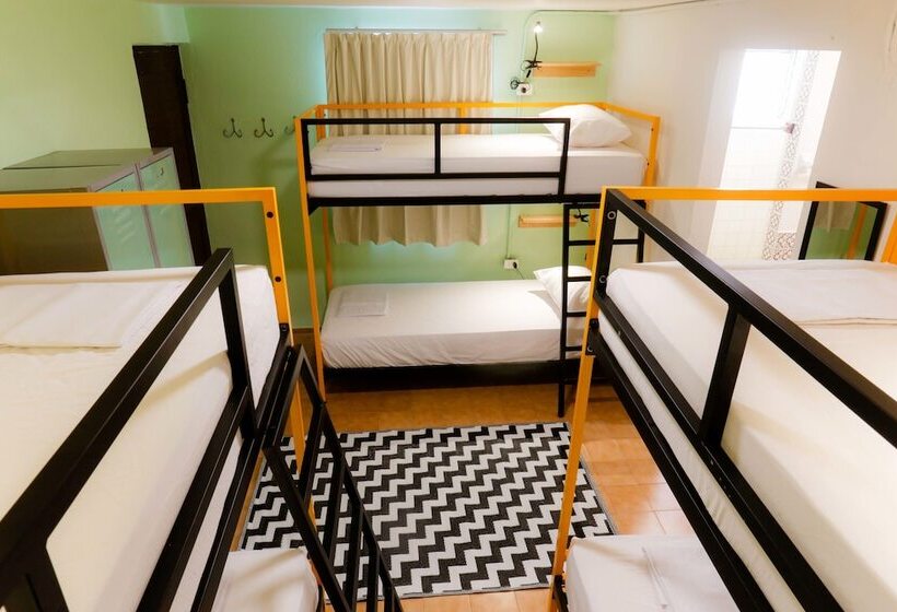 سرير فى غرفة مشتركه, Selina Cancun Downtown