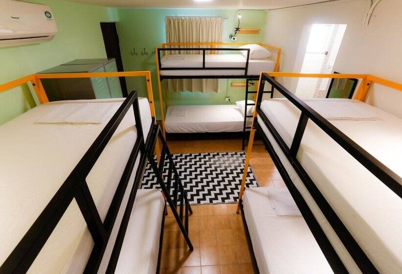 سرير فى غرفة مشتركه, Selina Cancun Downtown