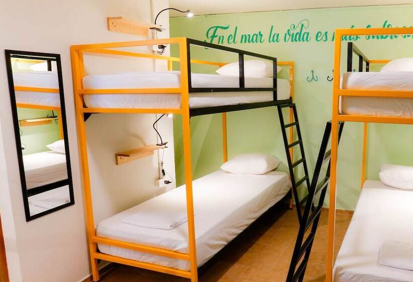 سرير فى غرفة مشتركه, Selina Cancun Downtown