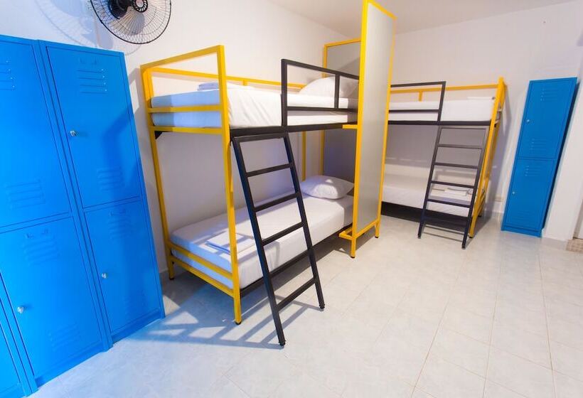 سرير فى غرفة مشتركه, Selina Cancun Downtown