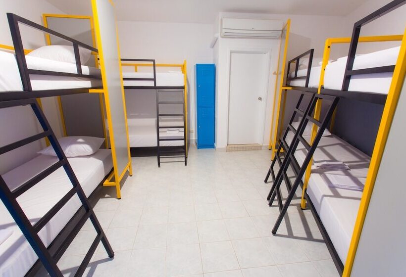 سرير فى غرفة مشتركه, Selina Cancun Downtown