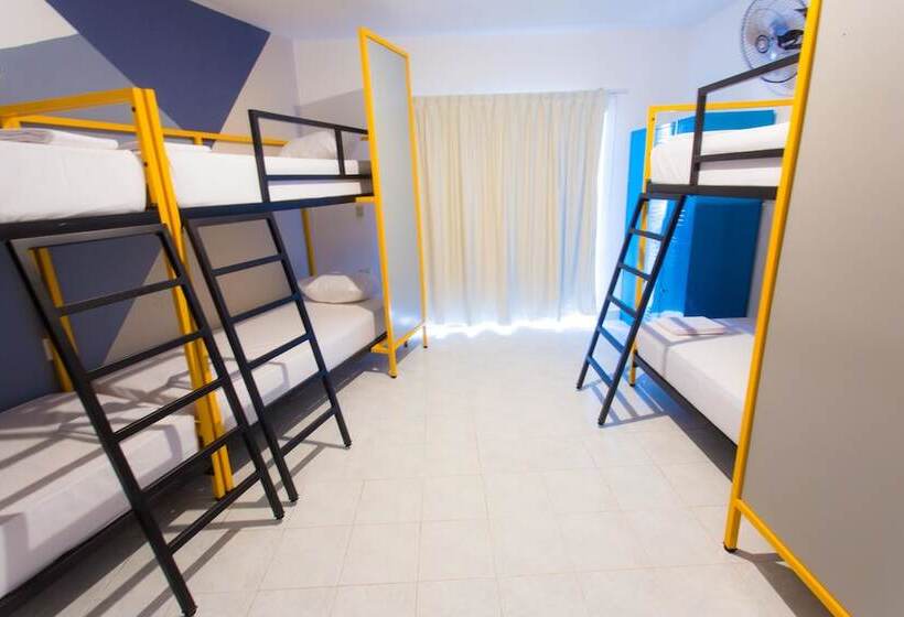 سرير فى غرفة مشتركه, Selina Cancun Downtown