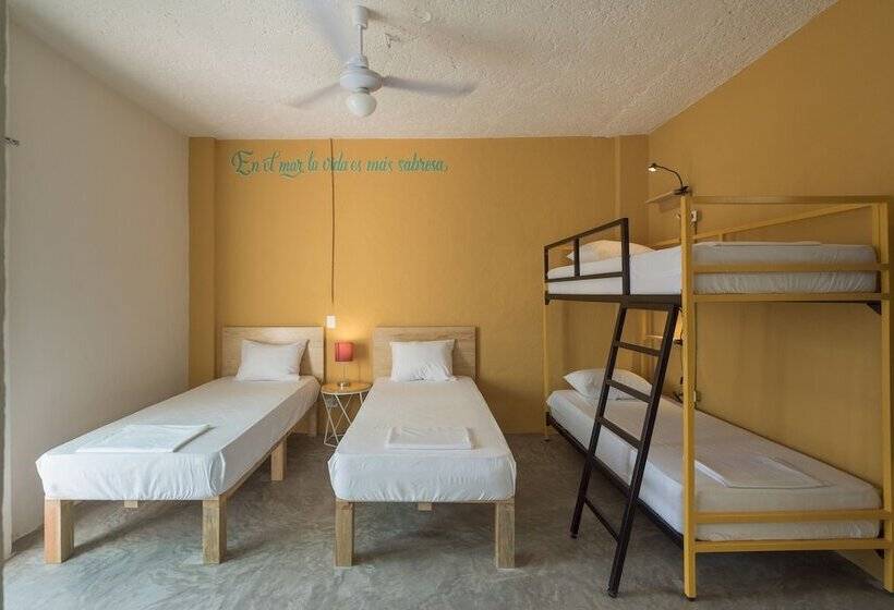 سرير فى غرفة مشتركه, Selina Cancun Downtown