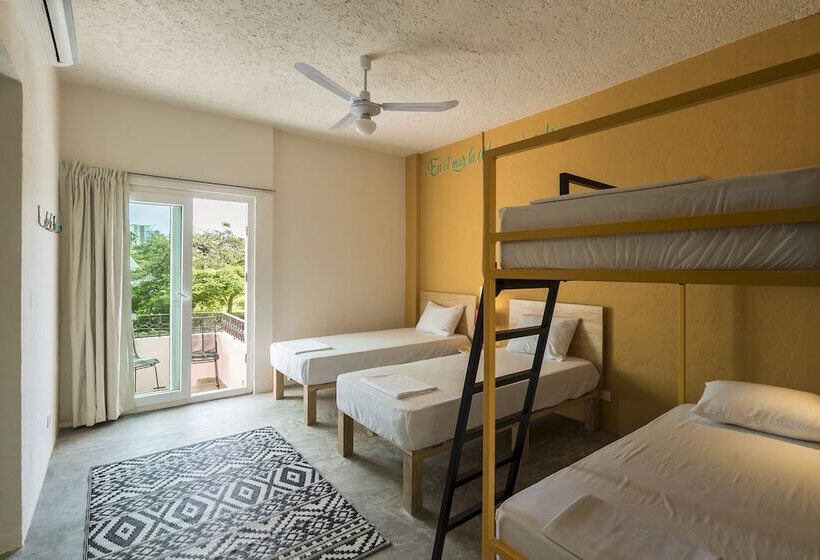 سرير فى غرفة مشتركه, Selina Cancun Downtown