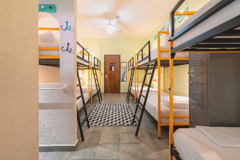 سرير فى غرفة مشتركه, Selina Cancun Downtown