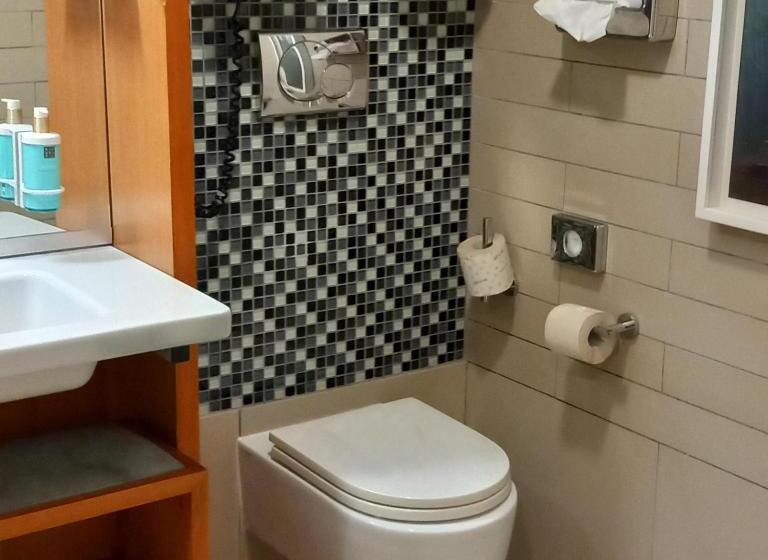 Classic room with balcony, Novotel Roma Eur