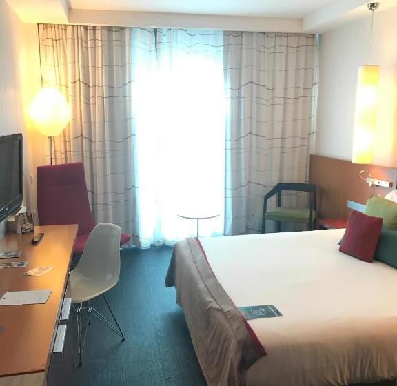 Classic room with balcony, Novotel Roma Eur