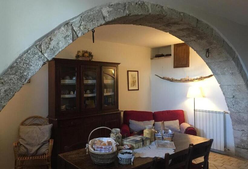 דירת שלושה חדרים, Residenza La Torre