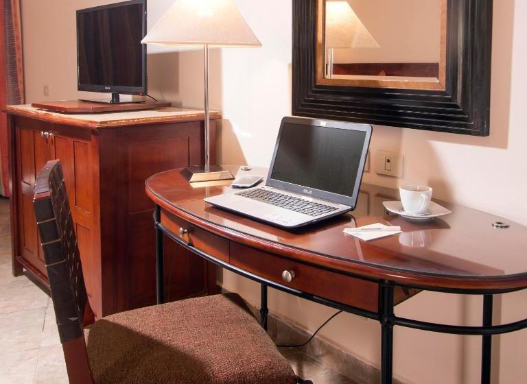 استودیوی استاندارد, Swiss Inn Plaza Hotel